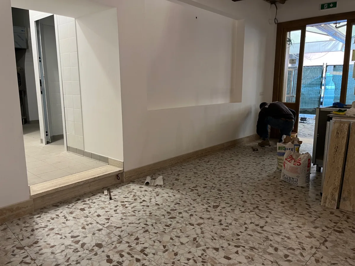 Pavimentazioni, rivestimenti e finiture negli ambienti di servizio