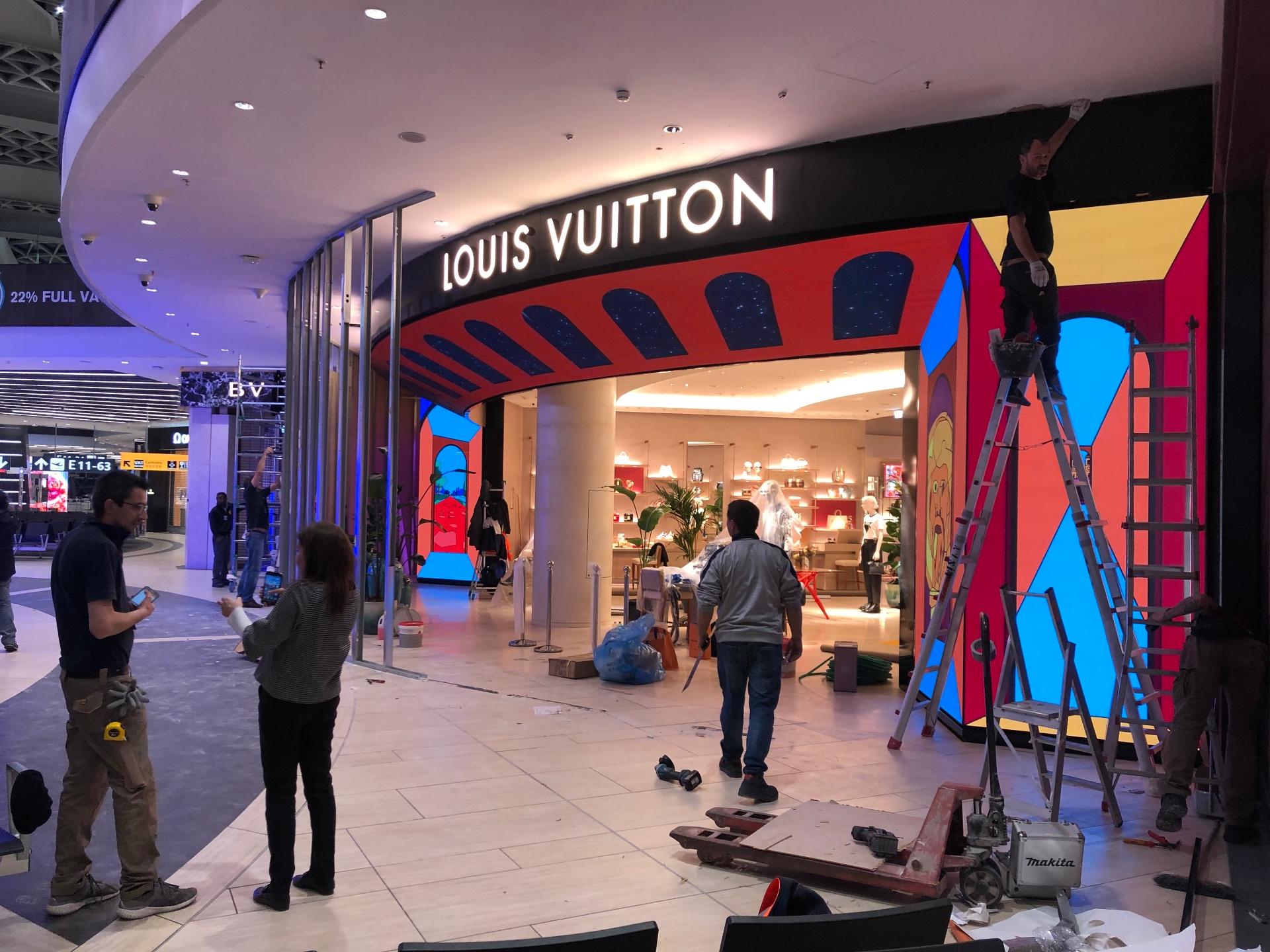Ingresso Louis Vuitton completato durante le ultime lavorazioni